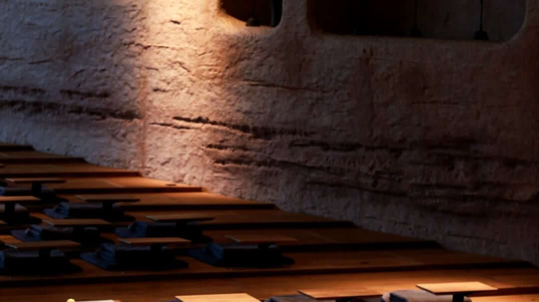 Vollflächiges Foto: ruhige, hochwertige Praxisatmosphäre bei GlowMed & Mind